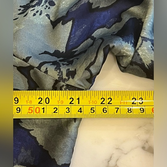 BANANA REPUBLIC Intern’l Exclusive Satin Floral Button Down Blouse L Green/Blue - Picture 4 of 6